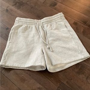 Aritzia tna cozy fleece boyfriend 5” sweatshorts size medium heathered chrome